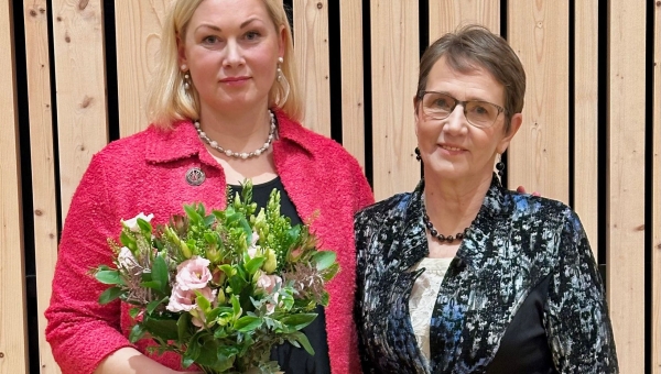 Kaks Rõuge vallavanemakandidaati. Vasakult valituks osutunud Britt Vahter ja Kai Paks. Foto: RÕUGE VALLAVALITSUS